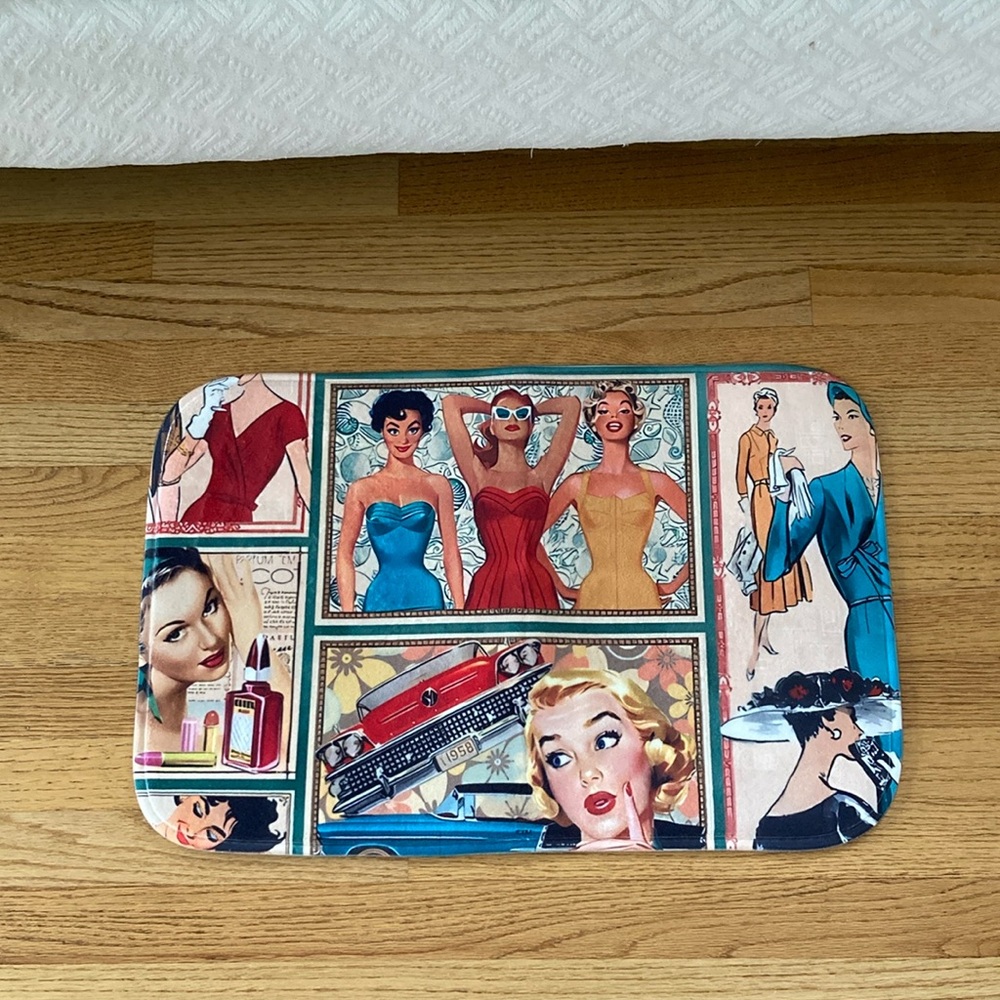 Vibrant Red and Blue Retro Pop Art Mat